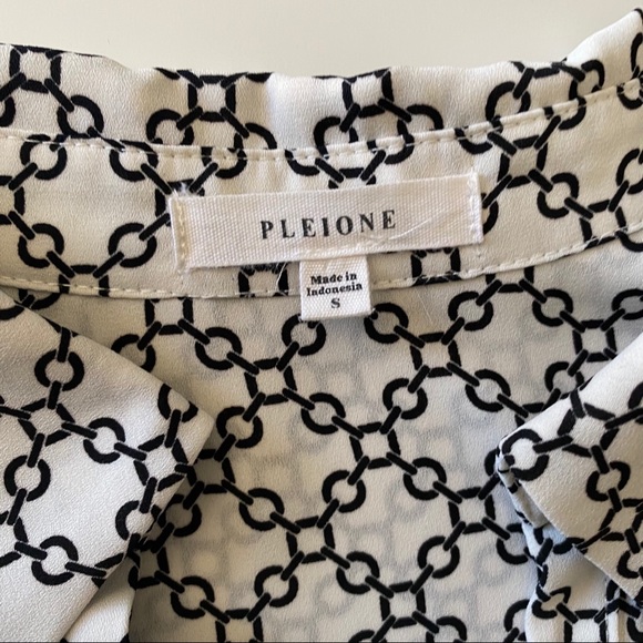 Pleione Long Sleeve Button Down Chain Link Print - Picture 9 of 15
